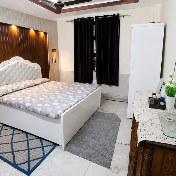80 Gaj, 2 BHK Flat for Sale